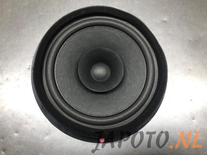 Używane Glosnik Suzuki Swift (ZC/ZD) 1.2 Dual Jet 16V SHVS Cena € 15,70 Procedura marży oferowane przez Japoto Parts B.V.