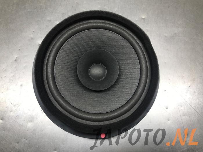 Używane Glosnik Suzuki Swift (ZC/ZD) 1.2 Dual Jet 16V SHVS Cena € 15,70 Procedura marży oferowane przez Japoto Parts B.V.