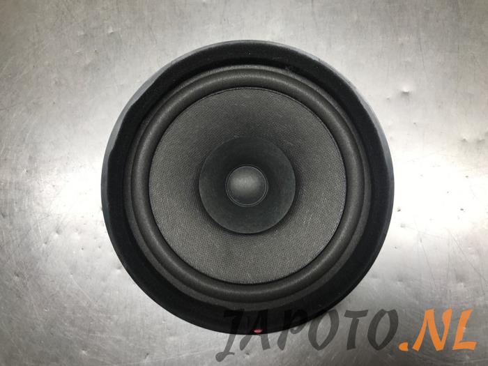 Używane Glosnik Suzuki Swift (ZC/ZD) 1.2 Dual Jet 16V SHVS Cena € 15,70 Procedura marży oferowane przez Japoto Parts B.V.