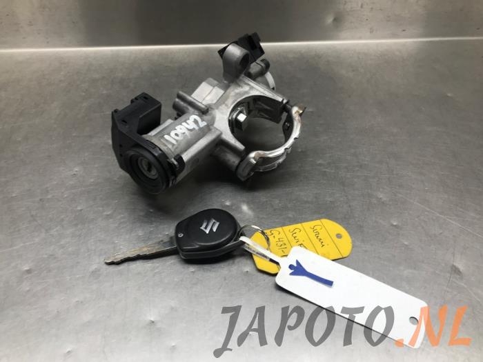 Używane Stacyjka + Kluczyk Suzuki Swift (ZC/ZD) 1.2 Dual Jet 16V SHVS Cena € 104,95 Procedura marży oferowane przez Japoto Parts B.V.