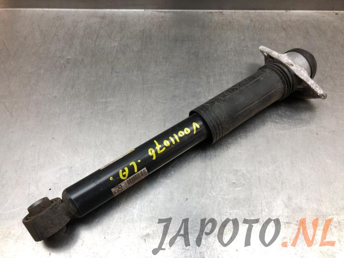 Shock absorber mounting bracket