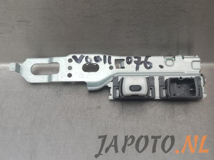 Używane Antena GPS Toyota C-HR (X1,X5) 1.8 16V Hybrid Cena € 52,45 Procedura marży oferowane przez Japoto Parts B.V.