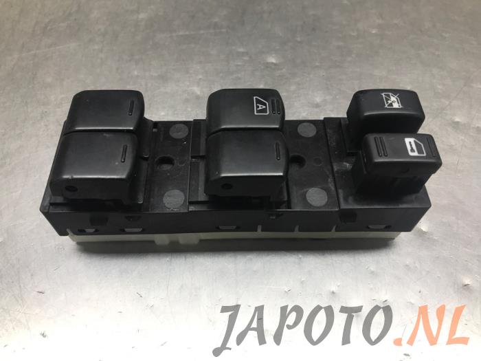 Usados Interruptor combinado de ventanillas Nissan Murano (Z51) 2.5 dCi 16V 4x4 Precio € 52,45 Norma de margen ofrecido por Japoto Parts B.V.