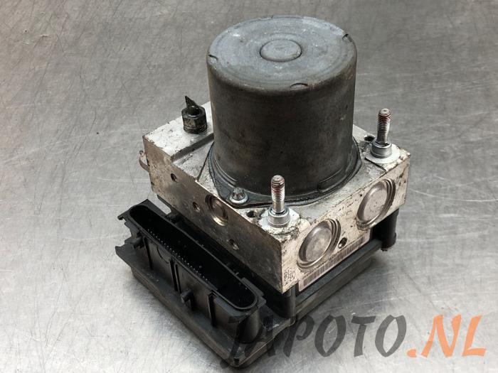 Używane Pompa ABS Toyota Prius Plus (ZVW4) 1.8 Hybrid 16V Cena € 209,95 Procedura marży oferowane przez Japoto Parts B.V.