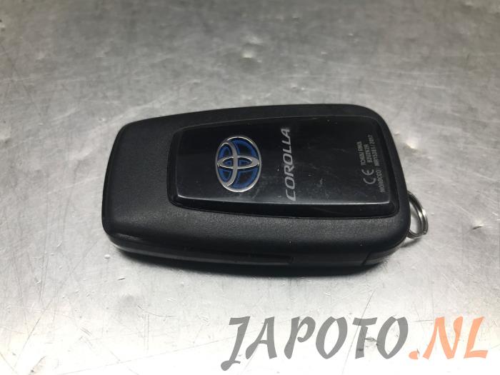 Używane Klucz Toyota Corolla Touring Sport (E21/EH1) 1.8 16V Hybrid Cena € 78,70 Procedura marży oferowane przez Japoto Parts B.V.