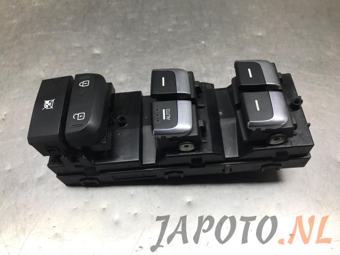 Używane Przelacznik combi okienny Kia Sportage (QL) 1.6 GDI 16V 4x2 Cena € 78,70 Procedura marży oferowane przez Japoto Parts B.V.