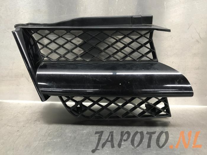Używane Grill Mitsubishi Outlander (CU) 2.4 16V 4x4 Cena € 26,23 Procedura marży oferowane przez Japoto Parts B.V.