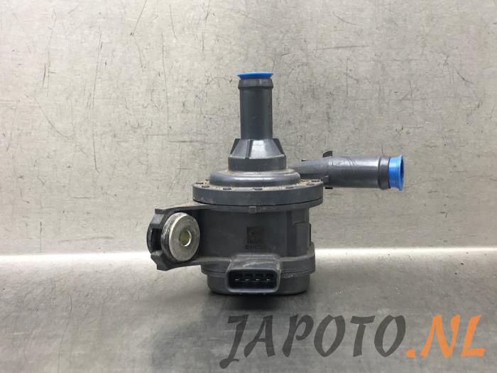 Begagnade Extra vattenpump Toyota Yaris Cross (PB1/PJ1) 1.5 12V Hybrid 115 Pris € 104,95 Marginaltabell erbjuds av Japoto Parts B.V.