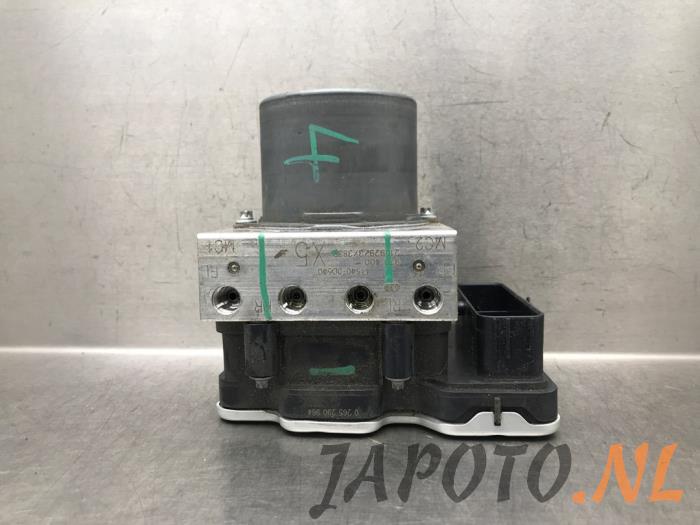 Begagnade ABS-pump Toyota Yaris Cross (PB1/PJ1) 1.5 12V Hybrid 115 Pris € 157,45 Marginaltabell erbjuds av Japoto Parts B.V.