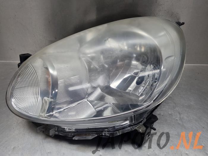 Używane Reflektor lewy Nissan Micra (K13) 1.2 12V Cena € 104,95 Procedura marży oferowane przez Japoto Parts B.V.
