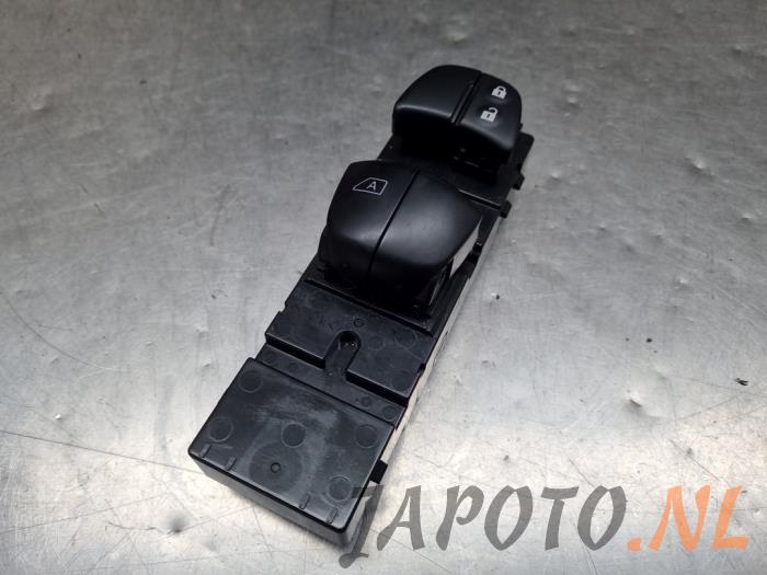 Usados Interruptor combinado de ventanillas Nissan Micra (K14) 0.9 IG-T 12V Precio € 42,00 Norma de margen ofrecido por Japoto Parts B.V.