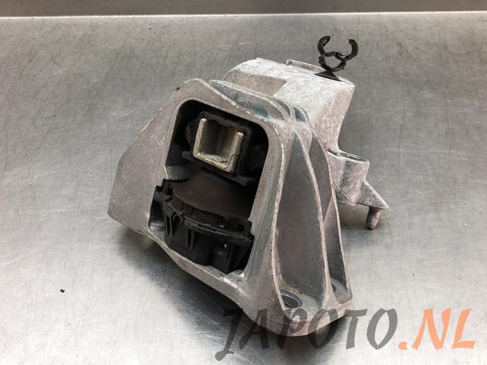 Used Engine mount Nissan Qashqai (J11) 1.3 DIG-T 140 16V Price € 31,49 Margin scheme offered by Japoto Parts B.V.