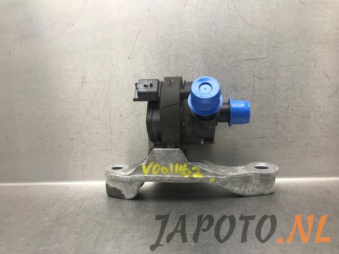 Usagé Pompe à eau Nissan Qashqai (J11) 1.3 DIG-T 140 16V Prix € 51,45 Règlement à la marge proposé par Japoto Parts B.V.