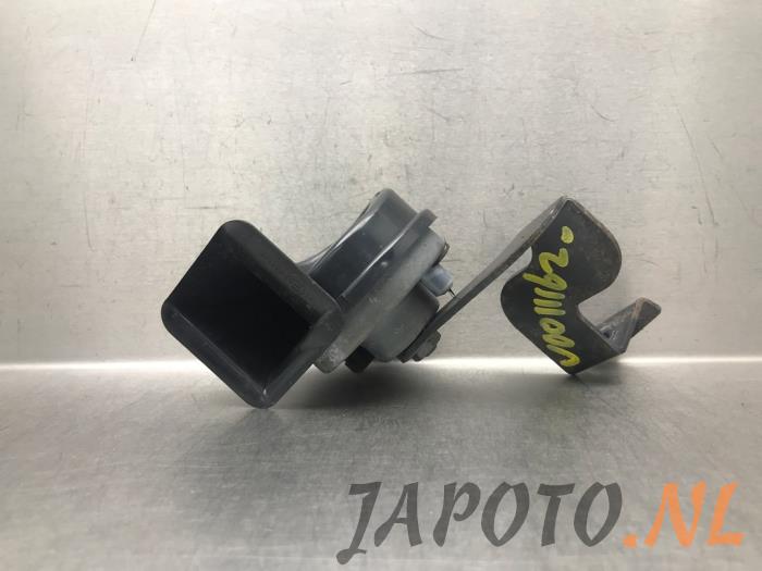 Używane Klakson Nissan Qashqai (J11) 1.3 DIG-T 140 16V Cena € 15,70 Procedura marży oferowane przez Japoto Parts B.V.