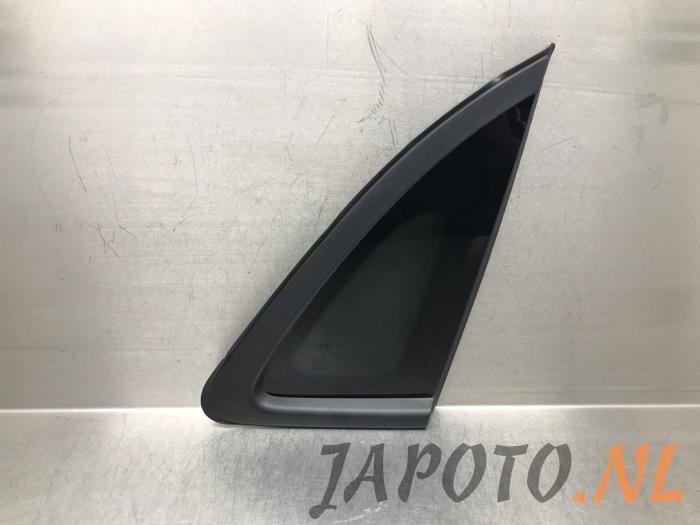 Usados Ventanilla triangular derecha detrás Hyundai Kona (OS) 1.6 GDi HEV 16V Precio € 36,70 Norma de margen ofrecido por Japoto Parts B.V.