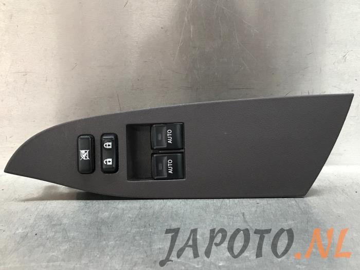 Używane Przelacznik combi okienny Toyota iQ 1.0 12V VVT-i Cena € 41,95 Procedura marży oferowane przez Japoto Parts B.V.