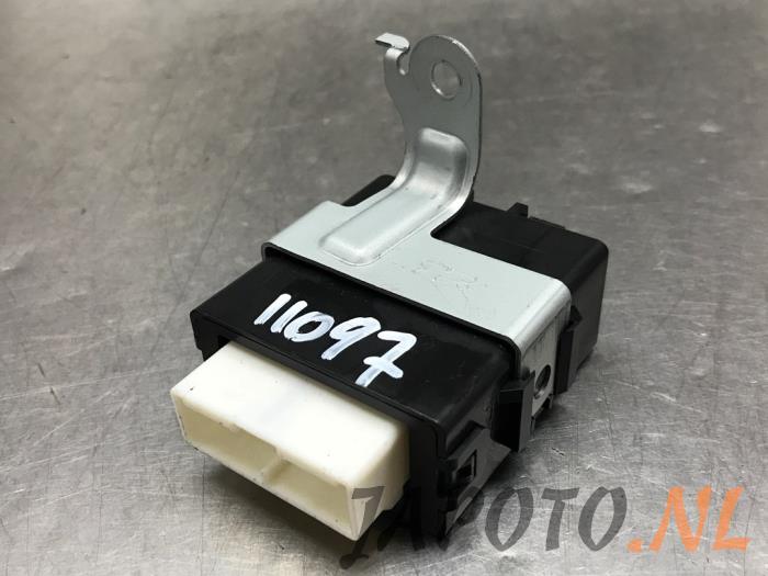 Używane Przekaznik interwalu Toyota iQ 1.0 12V VVT-i Cena € 26,20 Procedura marży oferowane przez Japoto Parts B.V.
