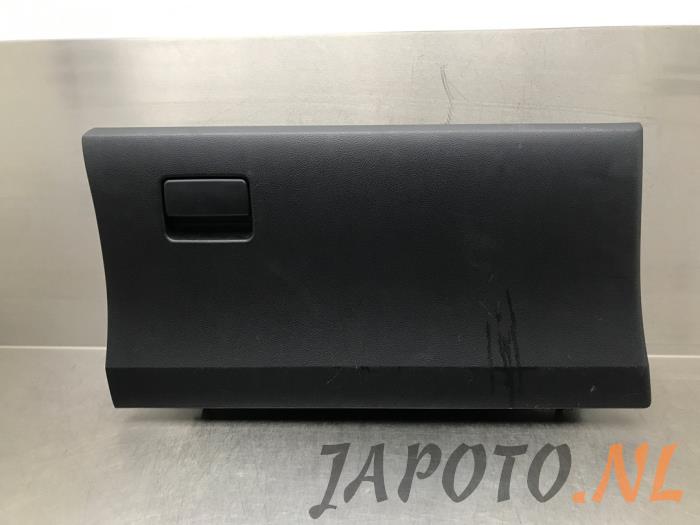 Begagnade Handskfack Toyota Verso S 1.33 16V Dual VVT-I Pris € 52,45 Marginaltabell erbjuds av Japoto Parts B.V.