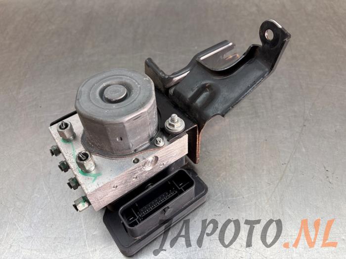 Używane Pompa ABS Nissan Micra (K14) 0.9 IG-T 12V Cena € 131,25 Procedura marży oferowane przez Japoto Parts B.V.