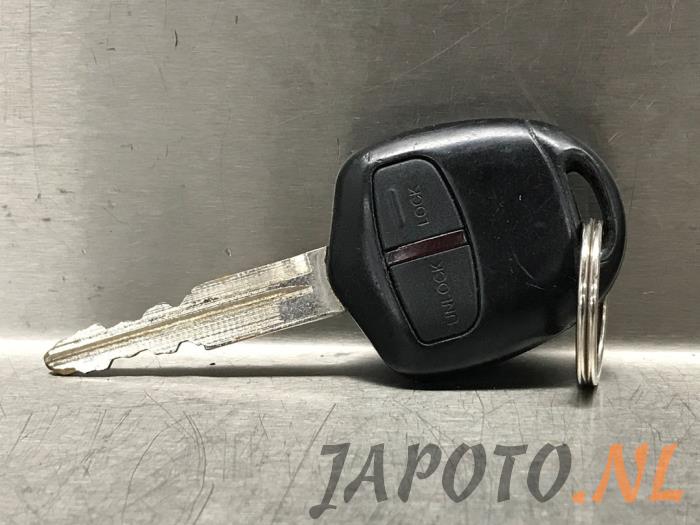 Używane Klucz Suzuki SX4 (EY/GY) 1.6 16V VVT Comfort,Exclusive Autom. Cena € 20,95 Procedura marży oferowane przez Japoto Parts B.V.