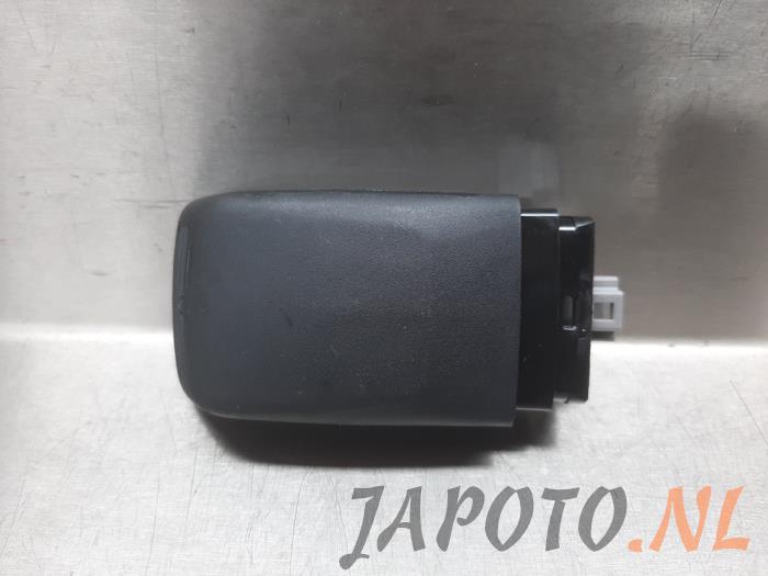 Begagnade Regnsensor Toyota Yaris IV (P21/PA1/PH1) 1.5 12V Hybrid 115 Pris € 36,70 Marginaltabell erbjuds av Japoto Parts B.V.