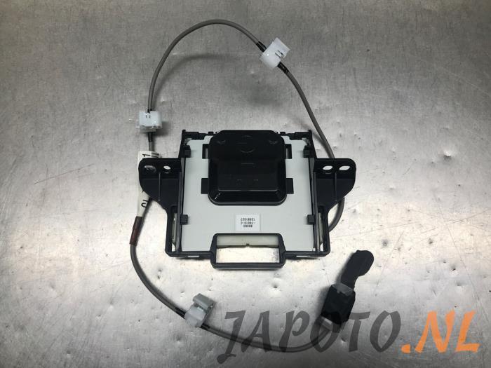 Używane Antena GPS Toyota Prius (ZVW5) 1.8 16V Hybrid Cena € 52,45 Procedura marży oferowane przez Japoto Parts B.V.