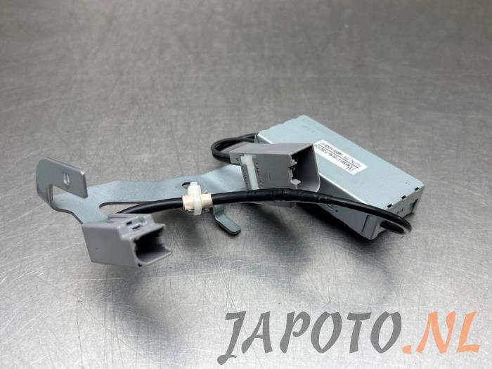 Używane Antena GPS Toyota Prius (ZVW5) 1.8 16V Hybrid Cena € 52,45 Procedura marży oferowane przez Japoto Parts B.V.
