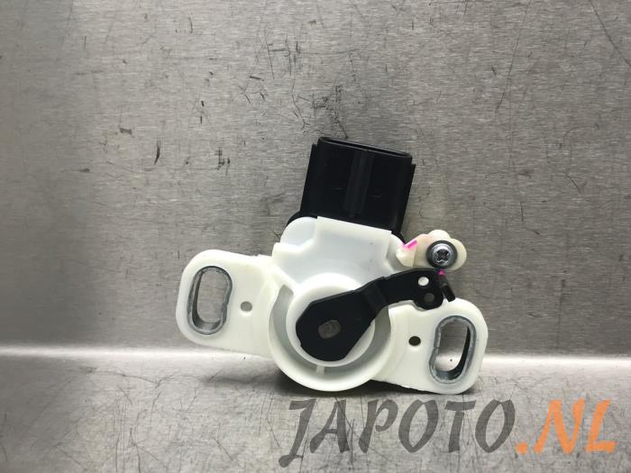 Begagnade Gaspedalsensor Toyota Prius (ZVW5) 1.8 16V Hybrid Pris € 26,20 Marginaltabell erbjuds av Japoto Parts B.V.