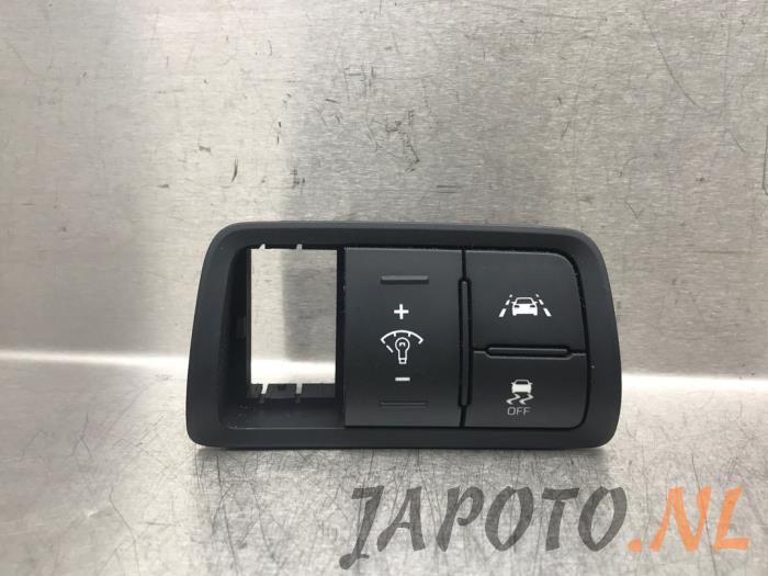 Używane Sciemniacz kokpitowy Hyundai i20 (GBB) 1.2i 16V Cena € 15,70 Procedura marży oferowane przez Japoto Parts B.V.