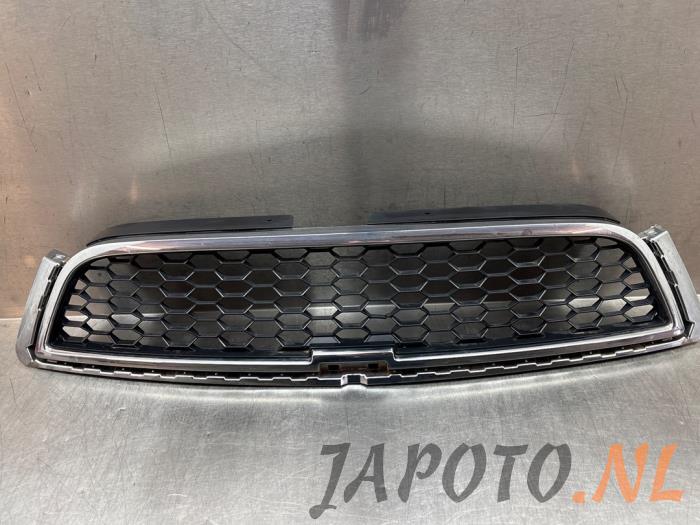 Używane Grill Chevrolet Captiva (C140) 2.2 D 16V 4x2 Cena € 52,45 Procedura marży oferowane przez Japoto Parts B.V.