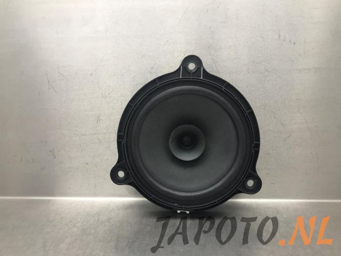 Używane Glosnik Nissan Qashqai (J11) 1.2 DIG-T 16V Cena € 26,20 Procedura marży oferowane przez Japoto Parts B.V.