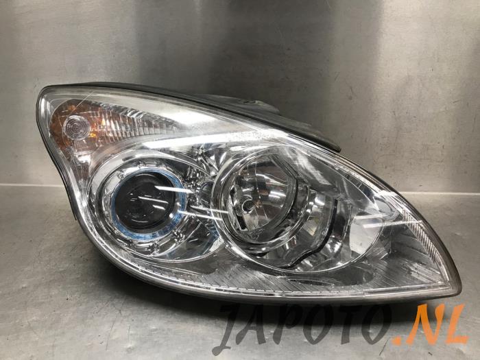 Używane Reflektor prawy Hyundai i30 (FD) 1.6 CVVT 16V Cena € 104,95 Procedura marży oferowane przez Japoto Parts B.V.