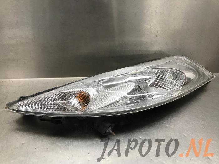 Używane Reflektor lewy Nissan Juke (F15) 1.6 DIG-T 16V Cena € 131,20 Procedura marży oferowane przez Japoto Parts B.V.