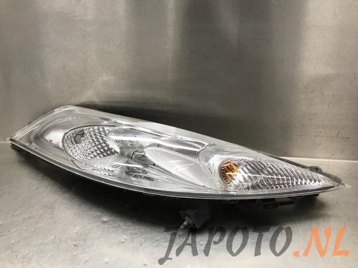 Używane Reflektor prawy Nissan Juke (F15) 1.6 DIG-T 16V Cena € 131,20 Procedura marży oferowane przez Japoto Parts B.V.