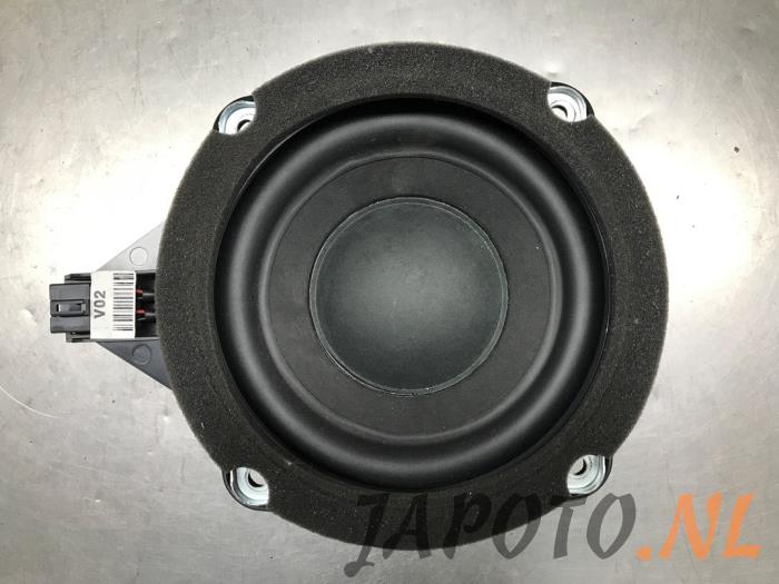 Używane Subwoofer Hyundai i40 CW (VFC) 1.6 GDI 16V Cena € 36,70 Procedura marży oferowane przez Japoto Parts B.V.