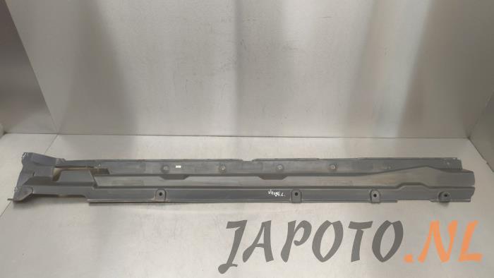 Begagnade Dörrtröskel, vänster BYD Seal EV Pris € 157,45 Marginaltabell erbjuds av Japoto Parts B.V.
