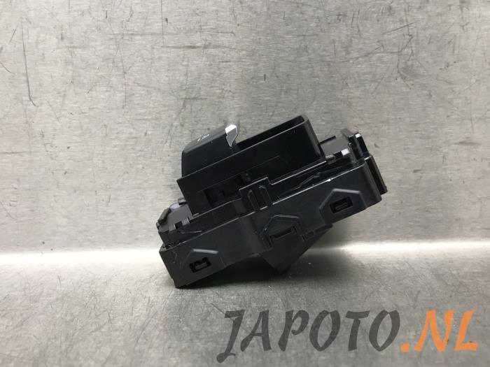 Usados Interruptor de ventanilla eléctrica BYD Seal EV Precio € 41,95 Norma de margen ofrecido por Japoto Parts B.V.