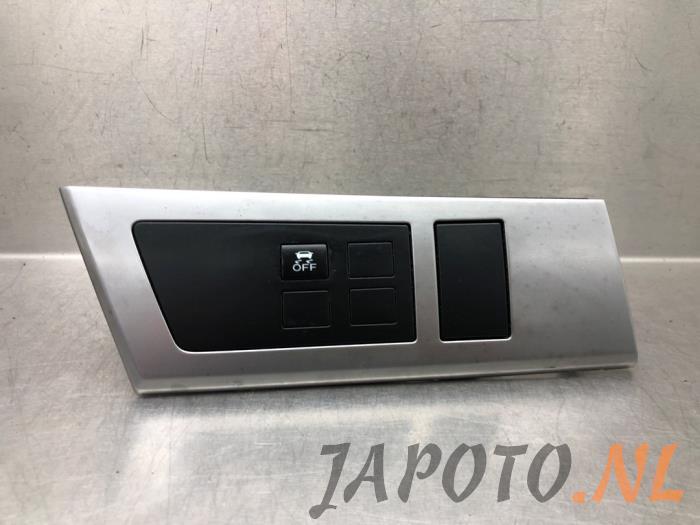 Używane Przelacznik ESP Mazda 3 Sport (BL14/BLA4/BLB4) 2.3i MPS Turbo 16V Cena € 15,70 Procedura marży oferowane przez Japoto Parts B.V.