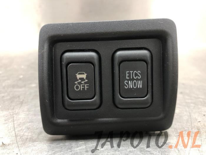 Usados Interruptor ESP Lexus IS (E2) 250 2.5 V6 24V Precio € 15,70 Norma de margen ofrecido por Japoto Parts B.V.