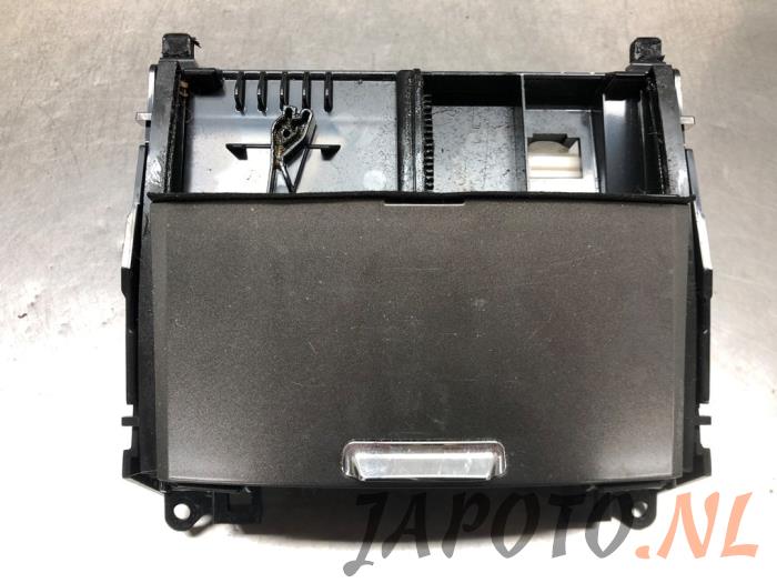 Begagnade Askkopp, fram Lexus IS (E2) 250 2.5 V6 24V Pris € 26,20 Marginaltabell erbjuds av Japoto Parts B.V.