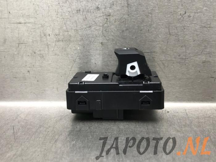 Usados Interruptor de ventanilla eléctrica MG MG4 Electric Precio € 26,20 Norma de margen ofrecido por Japoto Parts B.V.