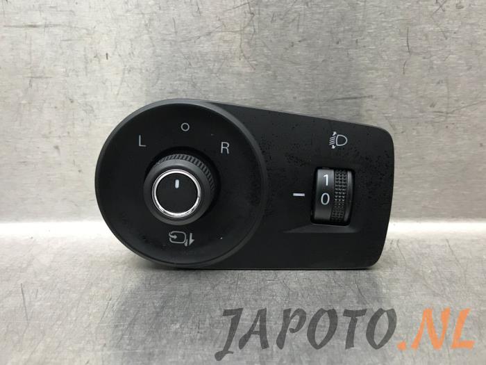 Używane Przelacznik lusterka MG MG4 Electric Cena € 26,20 Procedura marży oferowane przez Japoto Parts B.V.