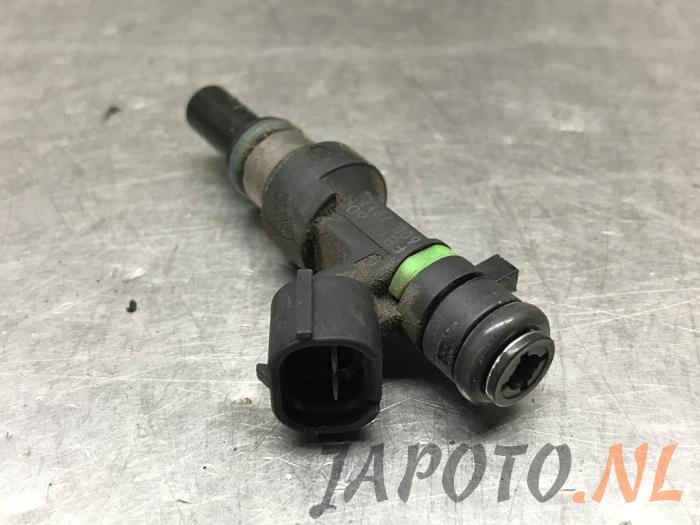 Fuel injector