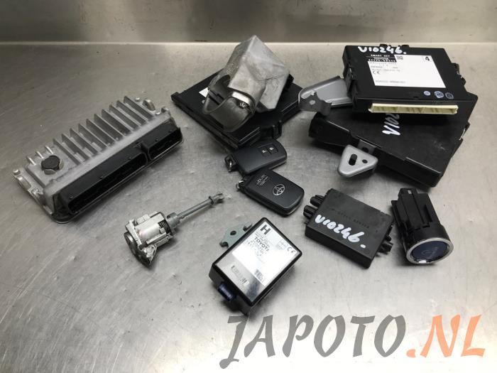 Used Ignition lock + computer Toyota Yaris III (P13) 1.5 16V Hybrid Price € 210,00 Margin scheme offered by Japoto Parts B.V.