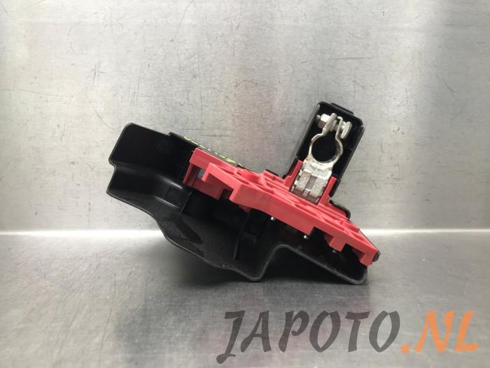 Używane Biegun akumulator Mazda CX-30 (DM) 2.0 e-SkyActiv-G 150 16V Cena € 36,70 Procedura marży oferowane przez Japoto Parts B.V.