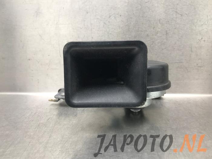 Używane Klakson Mazda CX-30 (DM) 2.0 e-SkyActiv-G 150 16V Cena € 15,70 Procedura marży oferowane przez Japoto Parts B.V.