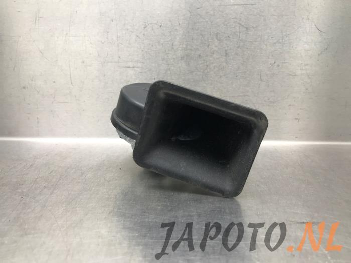 Używane Klakson Mazda CX-30 (DM) 2.0 e-SkyActiv-G 150 16V Cena € 15,70 Procedura marży oferowane przez Japoto Parts B.V.