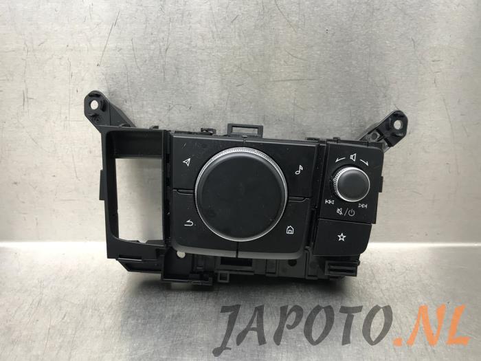 Begagnade Kontrollenhet, multimedia Mazda CX-30 (DM) 2.0 e-SkyActiv-G 150 16V Pris € 157,45 Marginaltabell erbjuds av Japoto Parts B.V.