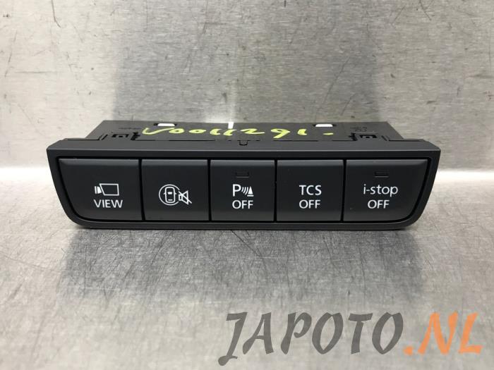 Usados Interruptor PDC Mazda CX-30 (DM) 2.0 e-SkyActiv-G 150 16V Precio € 36,70 Norma de margen ofrecido por Japoto Parts B.V.
