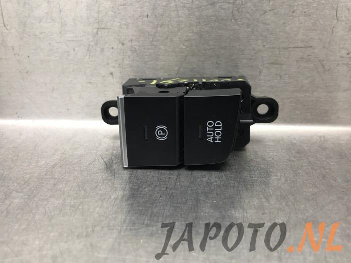 Używane Przelacznik hamulca postojowego Mazda CX-30 (DM) 2.0 e-SkyActiv-G 150 16V Cena € 31,45 Procedura marży oferowane przez Japoto Parts B.V.